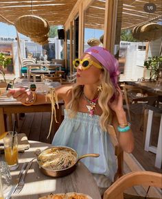 Cali Fashion Summer, Flower Market Outfit, Eclectic Outfits Summer, Key West Outfit Ideas, Italy Ootd, Beach 2024, Cl Instagram, Summer Beach Style, Summer Moodboard