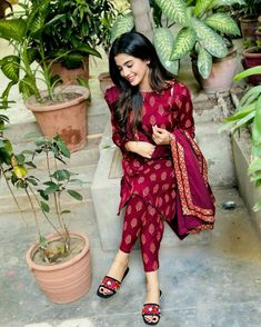 Laiba Khan Pakistani Actress, Pakistani Actress Pics, Modern Filipiniana Dress, Filipiniana Dress, Pakistani Celebrities, Desi Fashion Casual, Turkish Beauty, Fashionista Clothes