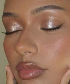 Subtle Sparkle Eye Makeup, Hoco Makeup Ideas Natural, Baby Pink Blush Makeup, Pearlescent Makeup, Bday Makeup, Winter Make Up, Makeup 2024, Vampire Wedding, Makeup Finds