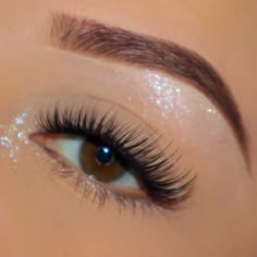 Holen Sie sich einen klassischen Wimpern-Look mit unseren bisher weichsten, wolkenartigen Komfort-Wimpern. Diese Cluster wurden speziell entwickelt, um natürlich auszusehen und sich so leicht anzufühlen, dass Sie vergessen werden, dass Sie sie überhaupt tragen.       Leichter Nerzimitat     Locken: C/D     Länge: 8–16 mm (C-Locke), 8–18 mm (D-Locke).     Stil: Klassisch     *Cluster 2 N 1 Bond + Seal, Applikator und Remover Serum separat erhältlich. Lash Extensions Doll Eye, Whispy Lashes Eyelashes, Quince Makeup Natural, Cute Lash Extensions, Light Volume Lash Extensions, Lashes Map, Classic Lash Set, Lashes With Color, Color Eyelash Extensions