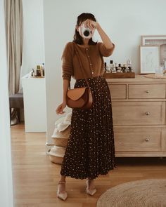 Chocolate Brown Cardigan, Teaching Outfits, Cute Modest Outfits, Maxi Rok, Brown Cardigan, Church Outfits, Mode Inspo, Looks Vintage