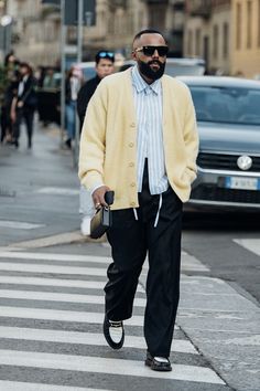 Mens Street Style Winter, Mfw Street Style, 2023 Street Style, Fashion Week Style, Mens Fashion Week Street Style, Men Fashion Week, Street Style Outfits Casual, Milan Men's Fashion Week, Milan Fashion Week Street Style