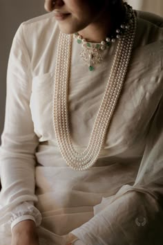 Desi Pearl Jewellery, Traditional Pearl Jewellery, Necklace With Saree, Trending Saree, Vintage Indian Jewelry, Saree Looks, New Saree Designs, Pearl Jewelry Design, Indian Saree Blouses Designs