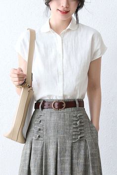 Feminine Button Up Shirts, Button Up Shirts Women, Wishlist 2022, Asian Clothing, Feminine Casual, Linen Tops, Black Tees, Linen Top Women, Tailored Clothes