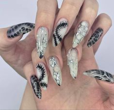 Tumblr, Cigarettesaftersex Band Nails, Tokyo Ghoul Inspired Nails, Centipede Nail Art, Xenomorph Nails, Centipede Nails, Creepy Nail Designs, Dramatic Nails Acrylic