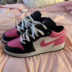 Jordan 1 Low In Kids Jordan Shoes Pink, Jordan 1s Low, Jordan 1 Low Pink, Jordan Pink, Pink Jordans, Jordan 1s, Jordans Women, Cute Nike Shoes, Shoes Pink