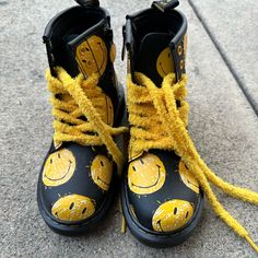 New Never Worn Weirdcore Shoes, Trendy Yellow Winter Boots, High-top Yellow Boots For Spring, Yellow High-top Boots For Streetwear, Trendy Yellow Boots For Fall, Yellow Synthetic Boots With Round Toe, Yellow Round Toe Synthetic Boots, Yellow Synthetic Round Toe Boots, Yellow Boots For Streetwear