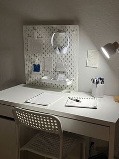 study desk decor Aesthetic Simple Study Desk, Simple Korean Room Ideas, Korean Room Aesthetic Desk, Study Space Minimalist, White Korean Bedroom Aesthetic, Desk Minimalist Aesthetic, Desk Decor Korean, Korean Study Room, Desk Inspo Minimalist