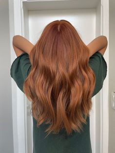 Copper Amber Hair, Muted Ginger Hair Color, Full Red Hair Color, Lowlights For Gingers, Copper Vs Strawberry Blonde, Redhead Fall Hair Color, Natural Red Hair With Dimension, Copper Lights Hair, Medium Length Haircut Redhead