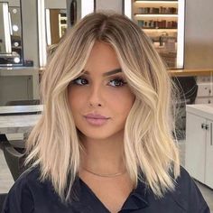 2023 Hair Bobs For Women, Short Layered Haircuts Collar Bone Length, Face Frame With Side Part, Blonde Highlights Close To Root, Long Bob Haircuts Middle Part, Best Bob For Long Face, Lob Haircut For Oval Face, Short Hair Cuts For Women With Layers, Ivy Hairstyle