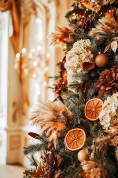 25+ Christmas Tree Ideas Orange Slices Yellow House Christmas Decor, Christmas Tree With Fruit Decorations, Winter Aesthetic Christmas Tree, Xmas Natural Decorations, Dried Orange Christmas Wrapping, Dried Orange Garland Mantle, Christmas Tree Ideas Orange Slices, Green And Burnt Orange Christmas Tree, Dried Fruit Garland Christmas Tree