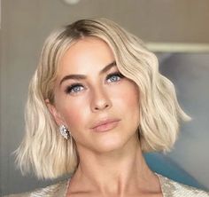 Julianne Hough Short Hair, Julianne Hough Hair, Julianne Hough Style, Blond Bob, Short Hair Fringe, Long Bob With Bangs, Medium Bob Hairstyles, Julianne Hough, Fringe Hairstyles