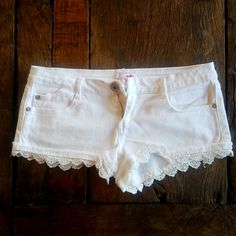 Cute Bongo Shorts With Lace Trim Size 7 - Runs A Little Small And A Little On The Short Side Never Worn Cute White Beach Bottoms, Cute White Cotton Jean Shorts, Shorts With Lace Trim, Bongo Jeans, Shorts With Lace, Midi Jeans, Embellished Shorts, Cutoff Jean Shorts, Cute Accessories