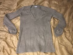 GAP Luxe V Neck knit Sweater Top Sz XS Women’s *Used*. Condition is Pre-owned. Minor ware very cool and nice sweater please view pics , Shipped with USPS Priority Mail. V Neck Knit Sweater, Downtown Outfits, Cute Blouses, Girl Fits, Other Outfits, Cool Sweaters, Vneck Sweater, Pretty Outfits, Fashion Inspo Outfits