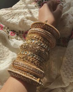 Khan Khan, Bridal Jewellery Inspiration, Indian Bridal Jewelry Sets, Bridal Jewellery Design, Indian Jewellery Design Earrings, Bridal Fashion Jewelry, Bangles Indian