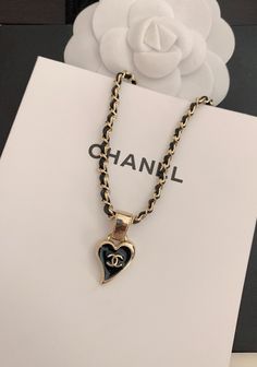 1:1 REPLICA JEWELRY   This product is of the best quality.  The production time is 3-5 working days.  Includes box, dust bag, care manual, booklet, card, bill of sale. Bill Of Sale, Replica Jewelry, Black Heart, Necklace Gold, Gold Metal, Dust Bag, Gold Necklace, Gold, Black