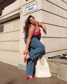 Plus Size Airport Outfit, Aesthetic Plus Size, Plus Size Photography, Plus Size Posing, Airport Outfits, Fashion Vibes, Pics Ideas, Chic Aesthetic, Curvy Model