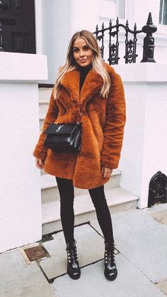 Vinter Mode Outfits, Pink Faux Fur Coat, Fur Coat Outfit, Nyc Winter, Brown Faux Fur Coat, Trendy Jackets, Coat Outfit, Fashion Trends Winter, Autumn Outfits