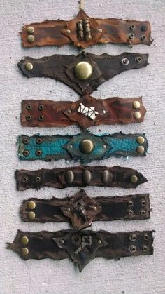 Bracelets made from recycled leather scraps, solid brass hardware, and found objects. Crea Cuir, Kule Ting, Jewerly Bracelets, Bracelets Leather, Leather Scrap, Idee Cosplay, Trendy Jewerly