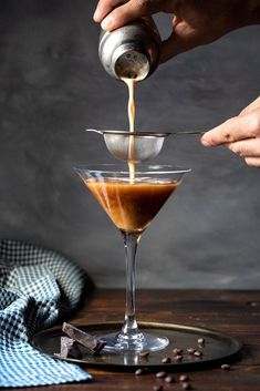 Moody Mixologist, After Dinner Cocktails, Espresso Martini Recipe, Espresso At Home, Cocktail Ideas, Cocktail Serving, Liquid Courage, Espresso Bar, Chocolate Espresso