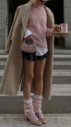 Vetements Shoes, Looks Adidas, Stile Blair Waldorf, Adrette Outfits, Fest Outfits, Skandinavian Fashion, Chique Outfits, Looks Street Style, Mode Inspo