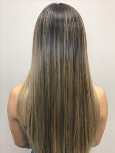 Blonde Highlights On Brown Hair Straight, Babylights Caramel, Kuromi Bathroom, Summer Highlights, Hair Inspiration Long, Brunette Hair With Highlights, Hair Streaks, Dark Hair With Highlights