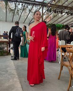 Dress For Wedding Guest, One Shoulder Prom Dress, Dress For Wedding, Best Friend Photoshoot, Beautiful Summer Dresses, Short Homecoming Dress, Fashion Victim, Long Red, Friend Photoshoot