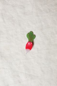 Tiny Radish Hair Clip Artsy Hair, Funky Hair Accessories, Beaded Hair Clips, Small Hair Clips, Hair Cuffs, Creative Hair, Tiny Gifts, Cellulose Acetate, Creative Hairstyles