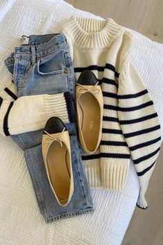 Stripe Knit Outfit, Sweater Weather Outfits, Thrift List, Striped Sweater Outfit, Winter Hijab, Winter Ootd, Wardrobe Goals, Europe Outfits, Hijabi Outfits