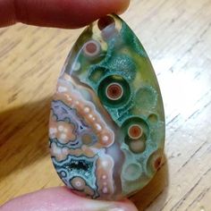 An amazing translucent green Ocean Jasper cabochon Horned Lizard, Minerals Crystals Stones, Minerals Crystals Rocks, Rocks And Fossils, Green Ocean, Cool Rocks