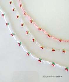 Beaded cherry necklace | Beaded choker | Seed bead | Gift | Dainty choker 🍒 ✨ MATERIALS * Stainless steel clasp * Glass seed beads 🌼 SIZE * Extension chain 6cm * Cherry size = 5mm * Bead size : 2-3mm ♡ Handmade with Love ♡ 💛 Visit my store for more handmade jewelry : handmadebyemilija.etsy.com 🌸 Instagram: @handmadebyemilija Rainbow Seed Bead Necklace, Beaded Cherry Necklace, Cute Bracelet Ideas Seed Bead, Easy Beaded Necklace, Chain Bead Necklace, Beaded Choker Ideas, Seed Beads Ideas, Seed Bead Diy, Seed Bead Jewelry Ideas