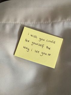 a sticky note attached to the back of a white jacket with writing on it that says, i wish you could see yourself the way i see you