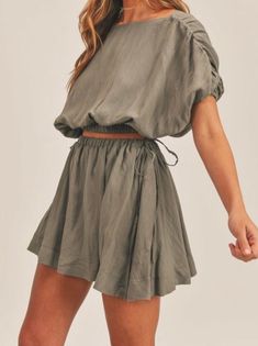 Valerie Crop Top and Mini Skirt Set Olive – shopvdlp Linen Summer Outfits, Skirt Set Outfit, Style Marocain, Sewing Blouses, Skirt With Shorts, Tailored Clothes, Linen Crop Top, Cute Skirt Outfits, Mini Skirt Set