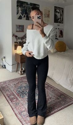 Athletic Outfit Ideas For School, Uk College Outfits, Ava Outfit, Sixth Form Outfits, Stile Blair Waldorf, Adrette Outfits, Look Legging, Fest Outfits, College Fits