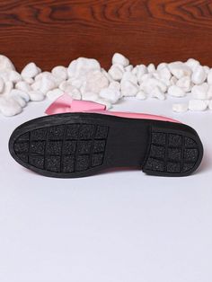 Step out in style and comfort with our Chic & Comfortable Butterfly Knot Loafers for women. The sleek design and black color make them versatile for any outfit. The butterfly knot adds a touch of elegance, while the cushioned sole ensures all-day comfort. Elevate your shoe game with these chic loafers. Color : Pink Size Fit : True To Size Upper Material : PU Leather Lining Material : Fabric Insole Material : Fabric Outsole Material : Rubber Casual Slip-on Ballet Flats With Bow, Casual Ballet Flats With Bow And Round Toe, Casual Ballet Flats With Bow, Casual Bow Ballet Flats, Casual Loafers With Bow And Round Toe, Spring Slip-on Ballet Flats With Bow, Spring Bow Ballet Flats Slip-on, Casual Bow Flats With Pointed Toe, Casual Closed Toe Flats With Bow