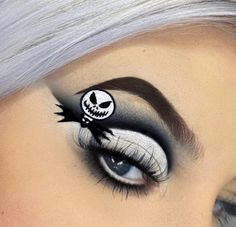 Ghost Face Eyeliner, Witch Eyeshadow, Nightmare Before Christmas Eyeliner, Cartoon Makeup Looks, Jack Skellington Eye Makeup, Oggie Boogie Make Up Ideas, Nightmare Before Christmas Eye Makeup, Jack Skellington Makeup Female Easy, Nightmare Before Christmas Makeup