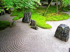 love zen gardens Japan Garden Design, Japanese Rock Garden Ideas, Japanese Rock Garden, Zen Rock Garden, Mini Zen Garden, Zen Garden Design, Japanese Zen Garden, Rock Garden Design, Japan Garden