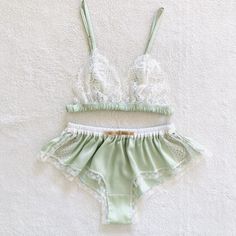 WAKABA mean is a new leaf in Japanese. This silky boxer made with  Pistachio green satin (polyester) & White lace (nylon) White cotton waist band. Beige velvet bow in front. Boxer and bra sold separately. The matching bra available. https://www.etsy.com/listing/1221170453/pistachio-green-silky-satin-brastyle?click_key=4273b682989cb60e3eb8c0148bf0ba4e5147bed8%3A1221170453&click_sum=2588c242&ref=shop_home_active_10 *Size* XS (Hips:32-35inches/81-89cm) Small (Hips:35-38inches/89-97cm) Medium (Hips: Green Satin Sets For Summer, Green Satin Set For Summer, Small Hips, Smaller Hips, Sleepy Head, Pistachio Green, Velvet Bow, Green Satin, New Leaf