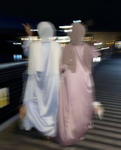 Photos Bff, Hijabi Fits, Hijabi Fashion Casual, Modest Fits, Hijabi Aesthetic, Hijabi Outfits Casual, Muslimah Aesthetic