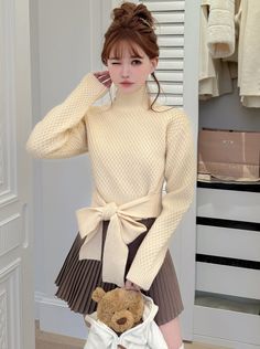 ❤︎ Off White Wool Pleated Skirt❤︎ Winter White Chic Skirt, Chic White Winter Skirt, Winter Beige Pleated Skirt, Chic Cream Fall Skirt, Feminine Beige Skirt For Fall, Fitted Beige Skirt For Winter, Cream Pleated Skirt For Fall, Wool Pleated Skirt, Milk Coffee