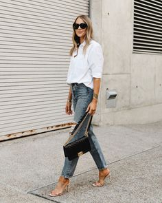 Spring Style Jeans And Button Up Shirt Women, White Button Down Outfit, Sandals Chanel, Button Down Outfit, Celine Belt, Military Jacket Women, Jeans Outfit For Work, Womens Outfit, Jeans Outfit Fall