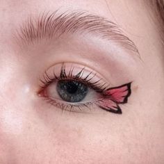 Butterfly Liner, Eyeliner Art, Creative Eyeliner, Vampire Bride, Mekap Mata, 20 Makeup, Butterfly Makeup, Cute Eye Makeup, Face Art Makeup