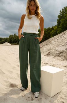 Stylish linen pants in a beautiful dark green color, featuring a fastener, zipper, and elastic back for a comfortable fit. With front pockets for convenience and a faux pocket detail on the back, these pants offer a stylish and versatile option for any occasion. Embrace comfort and fashion with these must-have pants for a trendy look! Our models wear the White Crochet Gene Top Colors: dark green - beige - purple Sizes: S / M / L S: Length 40.95 in - Width 12.60 in M: Length 41.74 in - Width 13.3 Green Linen Pants, Green Pants Outfit, Marlene Hose, Linen Pants Outfit, Business Professional Outfits, Corporate Outfits, Fall Inspiration, Closet Makeover, Bright Spring