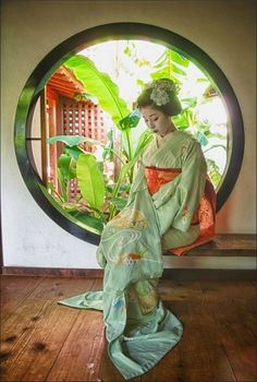 Maiko Geisha, The Floating World, Floating World, Shooting Ideas, Round Window