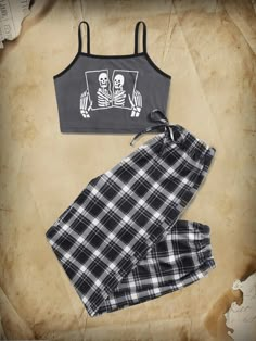 ROMWE X Catsneeze Impressão de esqueleto Top cami & Impressão xadrez Calças | SHEIN Brasil Halloween Pjs Women, Grunge Pjs, Halloween Pajamas Women, Cute Pjs Outfits, Cute Pajamas For Women, Y2k Pjs, Pjs Outfits, Cute Pjs For Women, Pajama Women