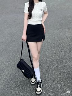 Minimalist Korean Outfit, Look Short Jeans, Outfit Korean Style, Outfits Dress, Korean Casual Outfits, Everyday Fashion Outfits, Casual Day Outfits, Easy Trendy Outfits, Kpop Fashion Outfits