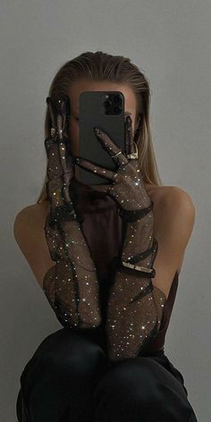 dark femenine | dark femenine aesthetic | old money | old money vibes | black | luxery | elegant outfit Elegantes Party Outfit, Nye Outfits, Looks Party, Dark Feminine Aesthetic, Eve Outfit, New Years Eve Outfits, Feminine Aesthetic, Glitz And Glam