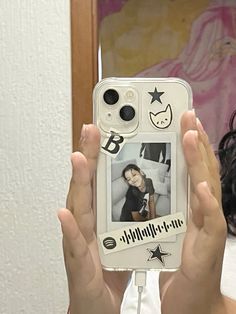 Decorating Transparent Phone Case, Iphone 15 Case Ideas, Iphone Transparent Case Ideas, Phone Case Stickers Kpop, Transparent Phone Case Diy, Clear Case Decoration Ideas, Transparent Phone Case Ideas, Clear Case Ideas, Clear Phone Case Ideas Aesthetic