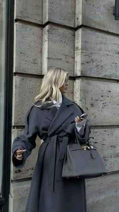 Grey Coat Outfit, Mantel Outfit, Long Grey Coat, Scandinavian Fashion, Coat Outfit, Coat Outfits, Outfits Winter, Mode Inspo, Outfit Inspo Fall