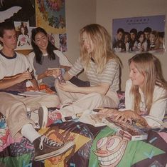 Hanging Out Aesthetic, Holidays With Friends, Camp Collection, The Wombats, Friends Hanging Out, The Baby Sitters Club, Camera Pictures, Poses References, Friend Goals